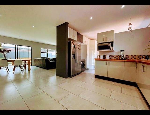 3 BEDROOM HOUSE FOR SALE IN BRACKENHURST